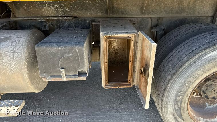 image for item DY0407 2007 Sterling L-Line dump truck