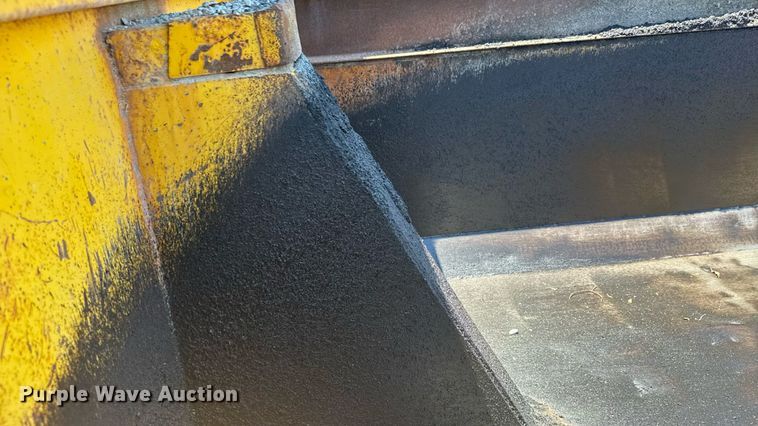 image for item DY0407 2007 Sterling L-Line dump truck