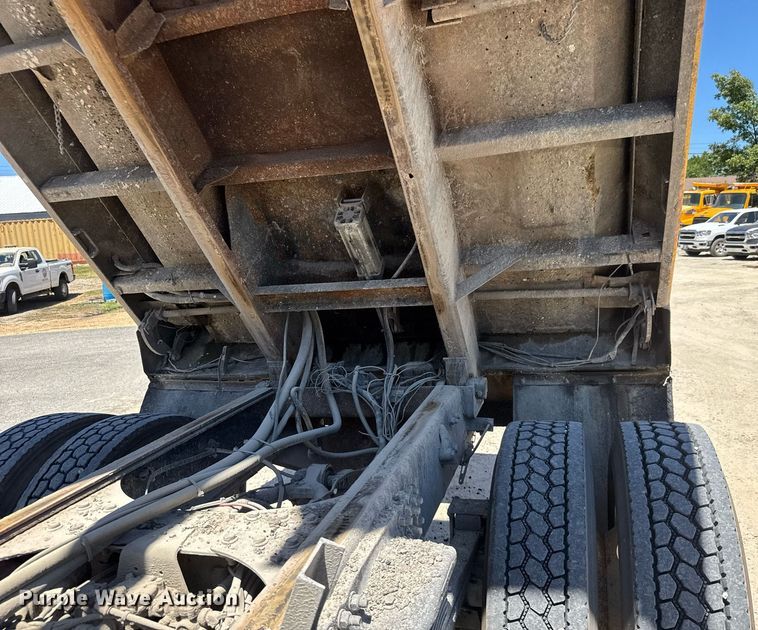 image for item DY0407 2007 Sterling L-Line dump truck