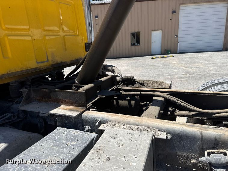 image for item DY0407 2007 Sterling L-Line dump truck