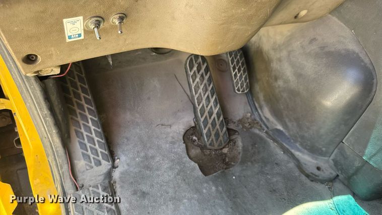 image for item DY0407 2007 Sterling L-Line dump truck