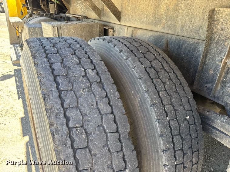 image for item DY0407 2007 Sterling L-Line dump truck