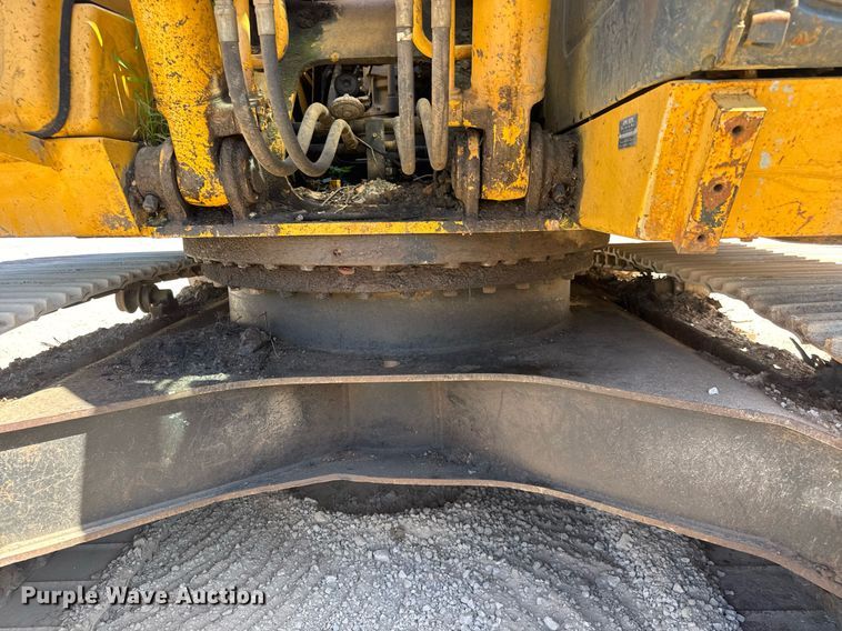 image for item DY0408 2006 John Deere 200C LC excavator