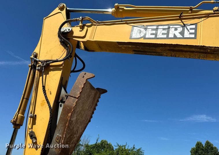 image for item DY0408 2006 John Deere 200C LC excavator