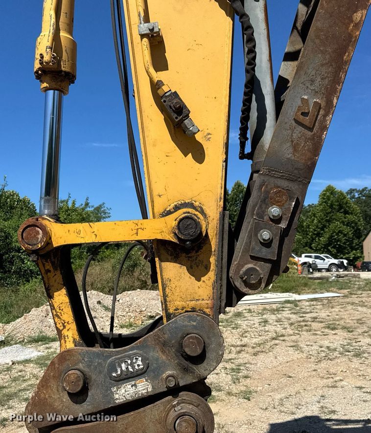 image for item DY0408 2006 John Deere 200C LC excavator