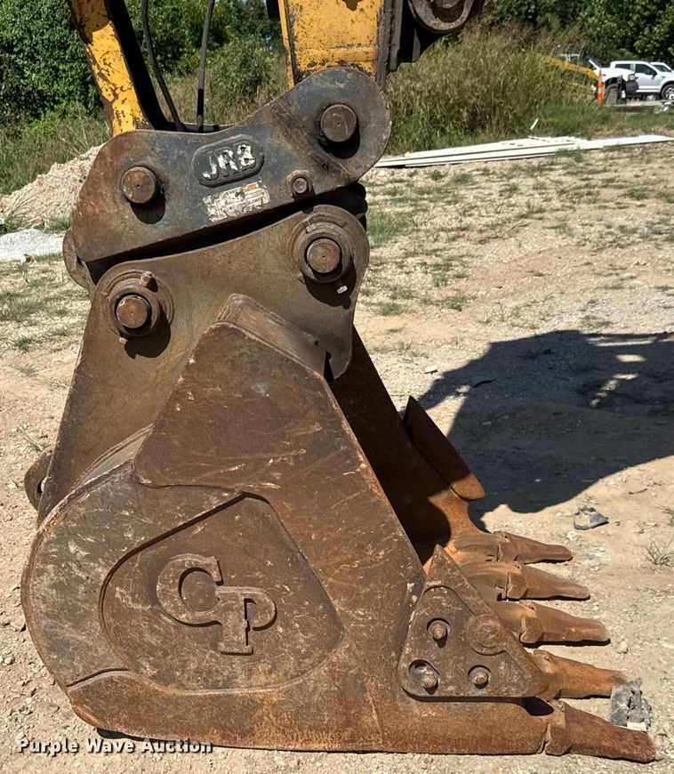 image for item DY0408 2006 John Deere 200C LC excavator