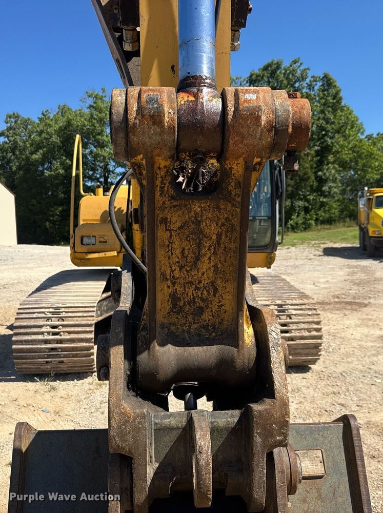 image for item DY0408 2006 John Deere 200C LC excavator