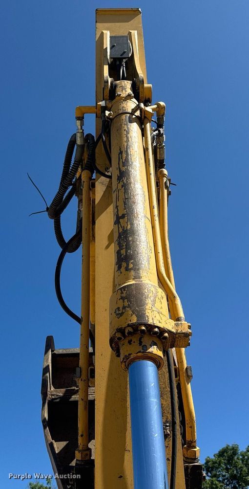 image for item DY0408 2006 John Deere 200C LC excavator