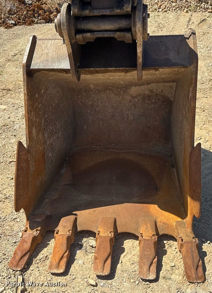 image for item DY0408 2006 John Deere 200C LC excavator