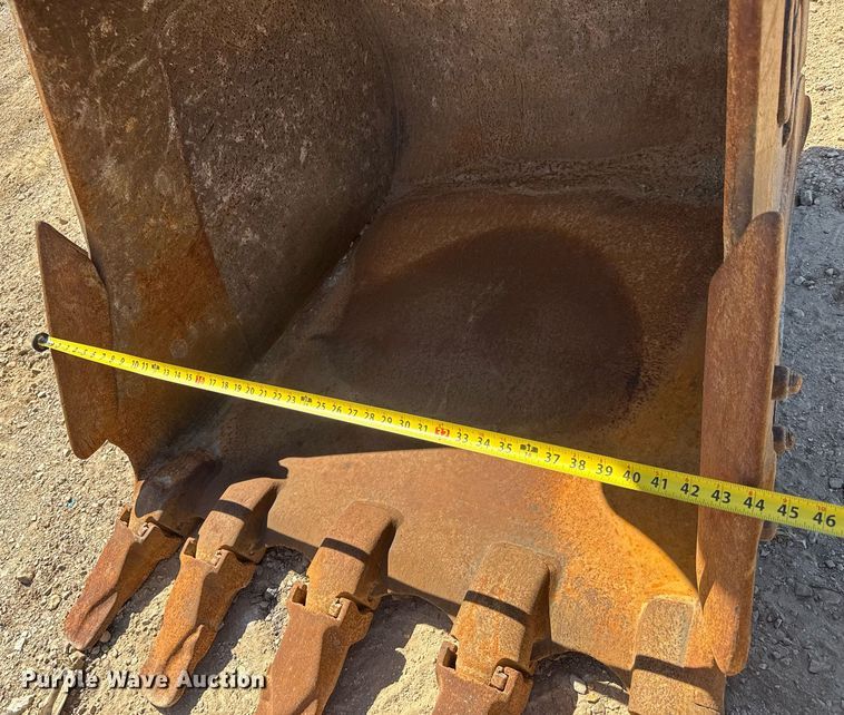 image for item DY0408 2006 John Deere 200C LC excavator