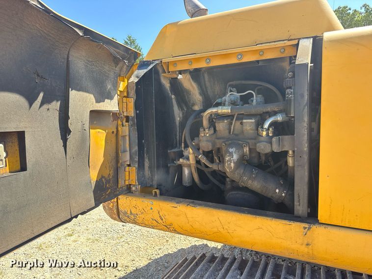 image for item DY0408 2006 John Deere 200C LC excavator
