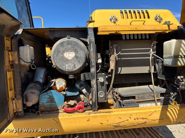 image for item DY0408 2006 John Deere 200C LC excavator