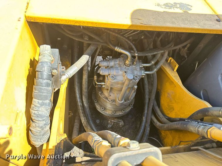 image for item DY0408 2006 John Deere 200C LC excavator