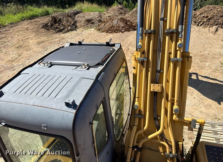 image for item DY0408 2006 John Deere 200C LC excavator