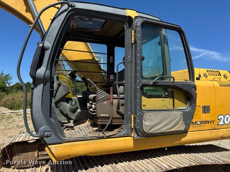 image for item DY0408 2006 John Deere 200C LC excavator