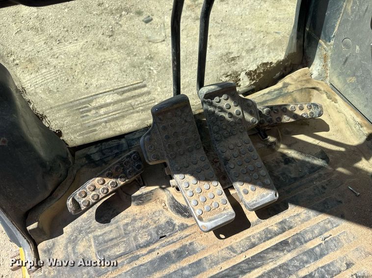 image for item DY0408 2006 John Deere 200C LC excavator