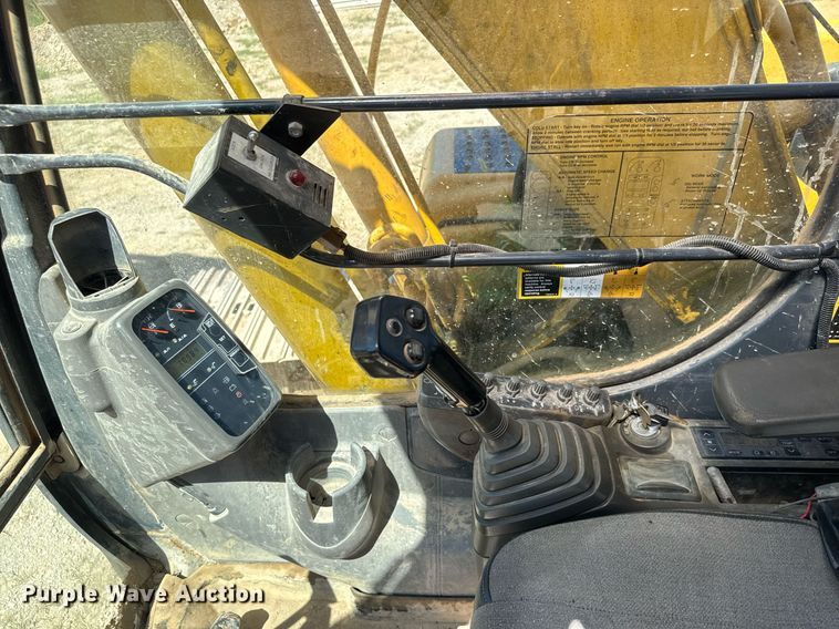 image for item DY0408 2006 John Deere 200C LC excavator