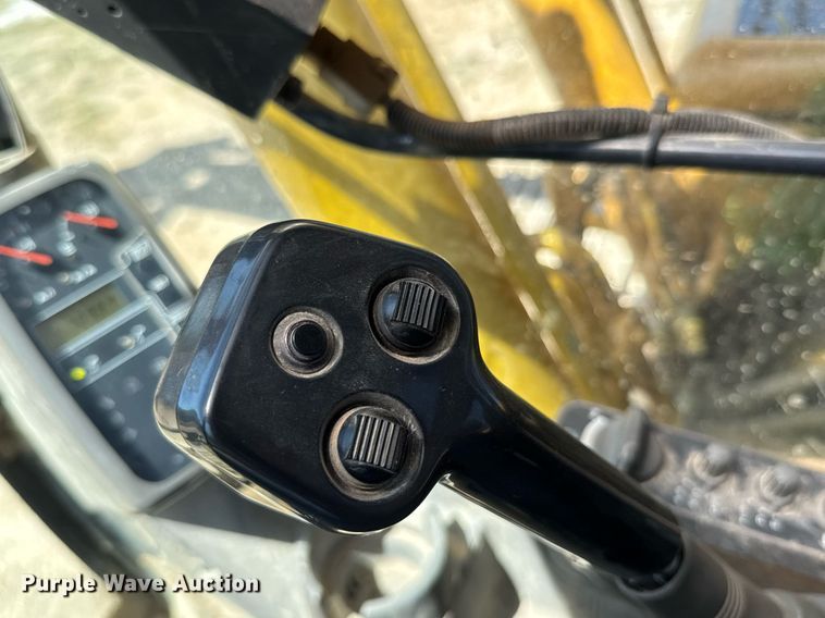 image for item DY0408 2006 John Deere 200C LC excavator