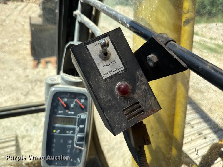 image for item DY0408 2006 John Deere 200C LC excavator