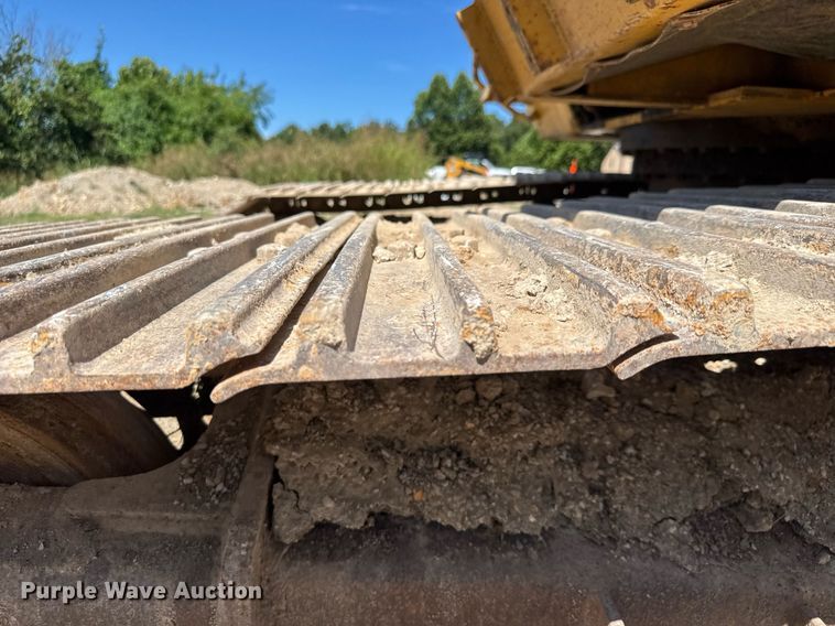 image for item DY0408 2006 John Deere 200C LC excavator