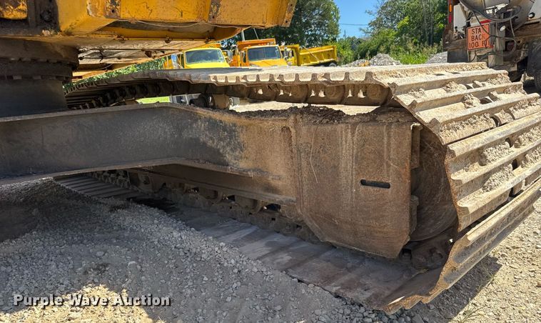 image for item DY0408 2006 John Deere 200C LC excavator