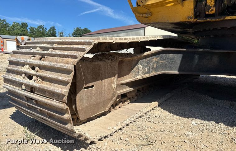 image for item DY0408 2006 John Deere 200C LC excavator