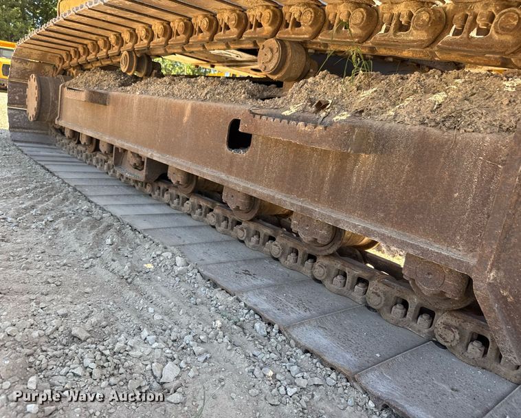 image for item DY0408 2006 John Deere 200C LC excavator