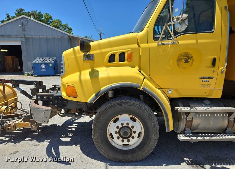 image for item DY0409 2009 Sterling L-Line dump truck