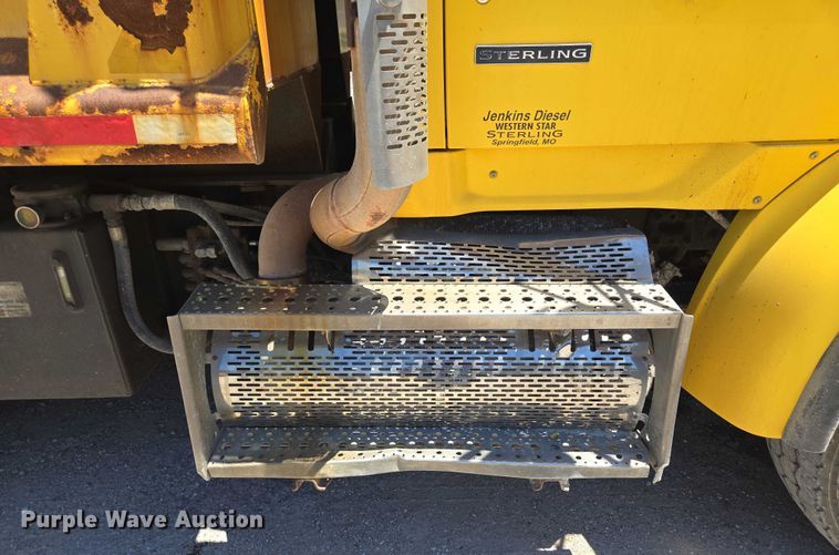 image for item DY0409 2009 Sterling L-Line dump truck