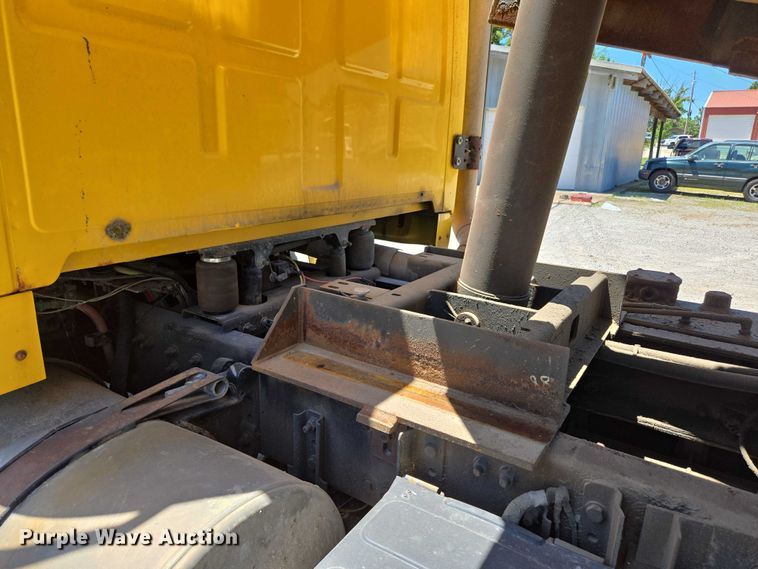 image for item DY0409 2009 Sterling L-Line dump truck