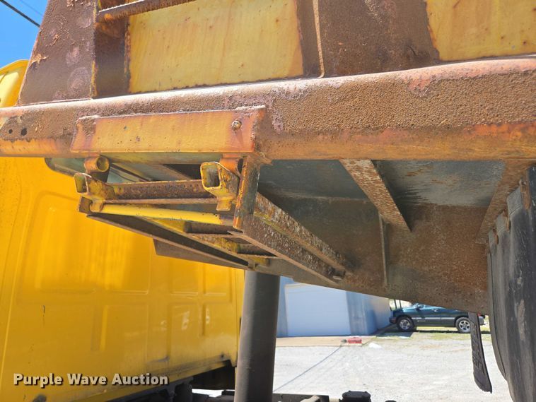 image for item DY0409 2009 Sterling L-Line dump truck