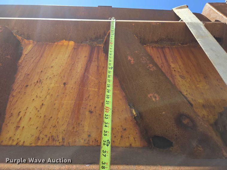 image for item DY0409 2009 Sterling L-Line dump truck