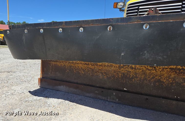 image for item DY0409 2009 Sterling L-Line dump truck