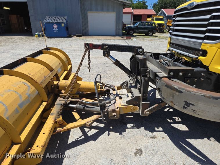 image for item DY0409 2009 Sterling L-Line dump truck