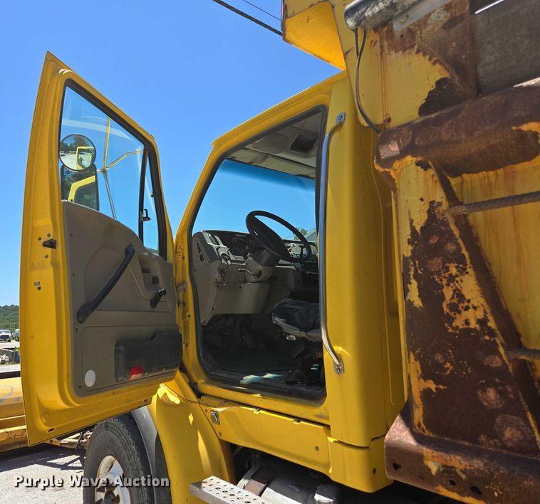 image for item DY0409 2009 Sterling L-Line dump truck