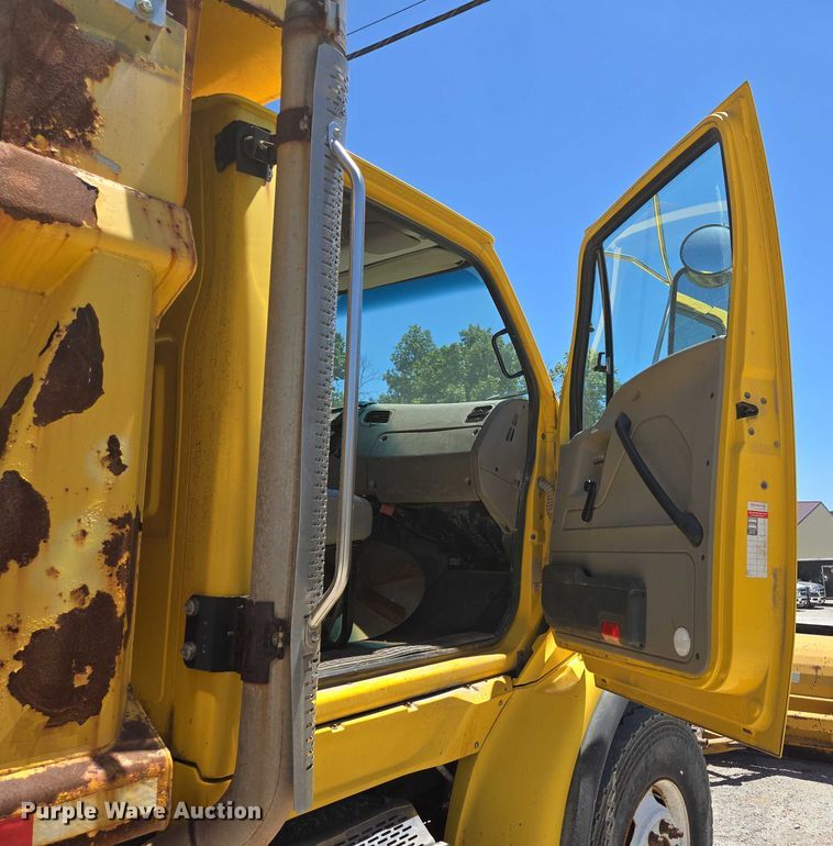 image for item DY0409 2009 Sterling L-Line dump truck