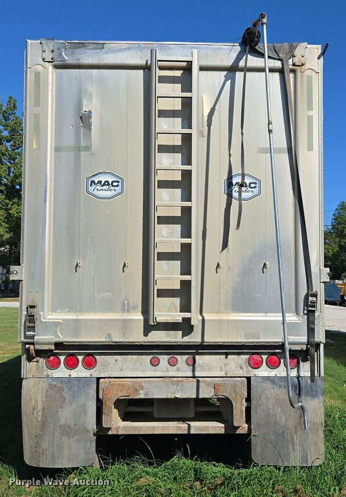 image for item DY0421 2016 Mac refuse trailer