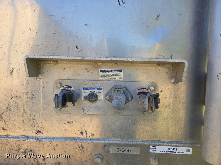 image for item DY0421 2016 Mac refuse trailer