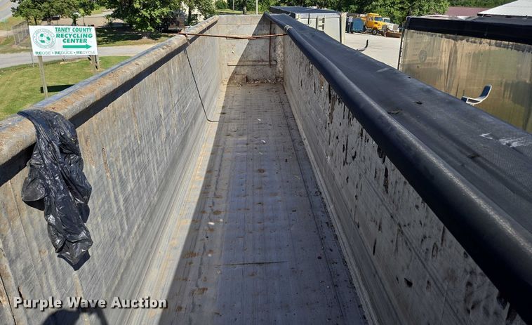 image for item DY0421 2016 Mac refuse trailer