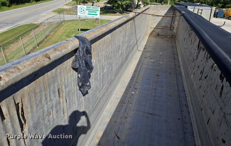 image for item DY0421 2016 Mac refuse trailer