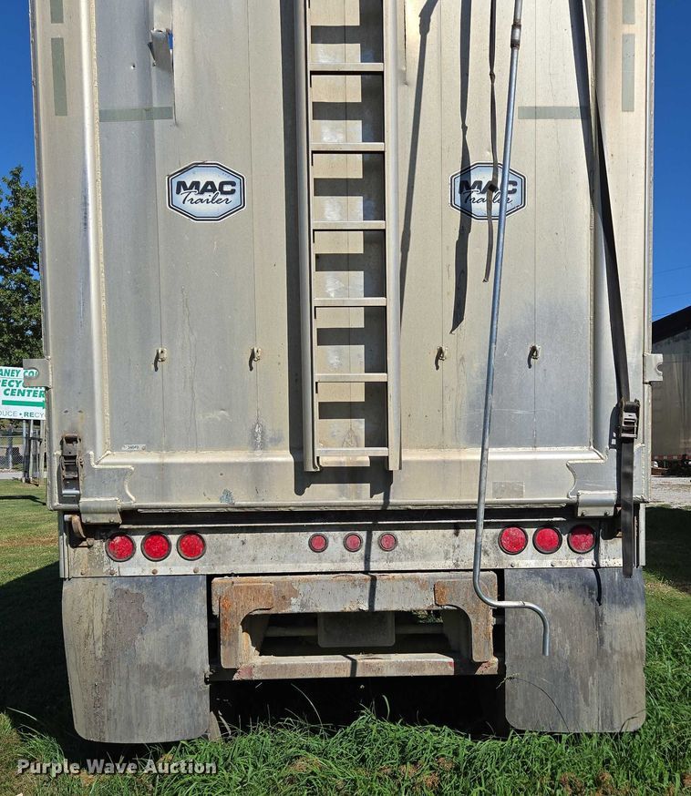 image for item DY0421 2016 Mac refuse trailer