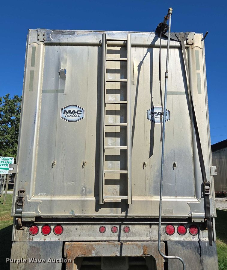 image for item DY0421 2016 Mac refuse trailer