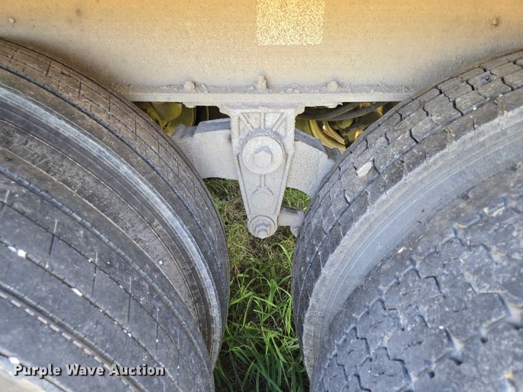 image for item DY0421 2016 Mac refuse trailer