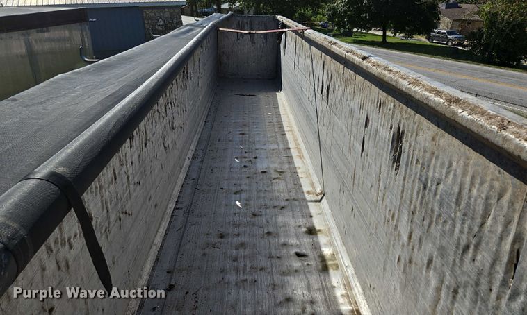 image for item DY0421 2016 Mac refuse trailer