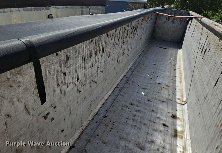 image for item DY0421 2016 Mac refuse trailer