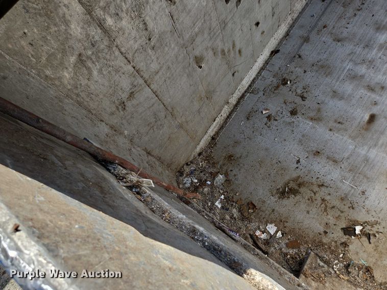 image for item DY0421 2016 Mac refuse trailer