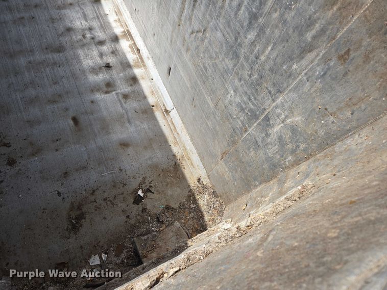 image for item DY0421 2016 Mac refuse trailer