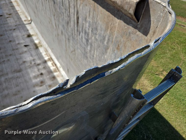 image for item DY0421 2016 Mac refuse trailer