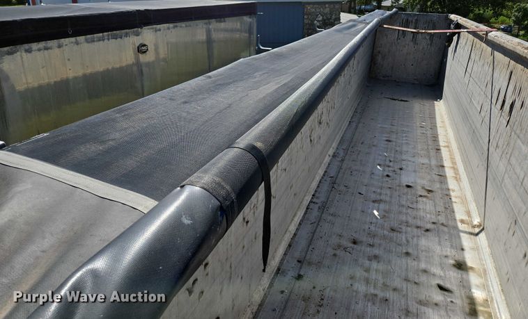 image for item DY0421 2016 Mac refuse trailer