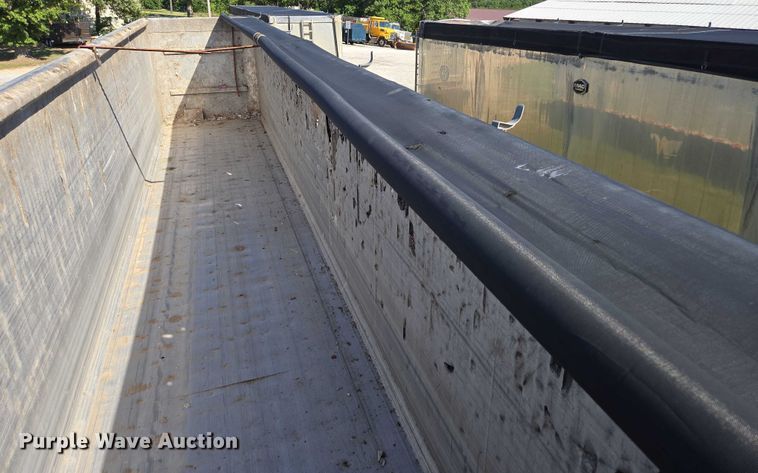 image for item DY0421 2016 Mac refuse trailer